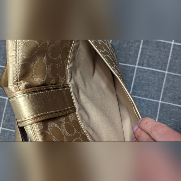 Gold coach purse - Picture 3 of 6